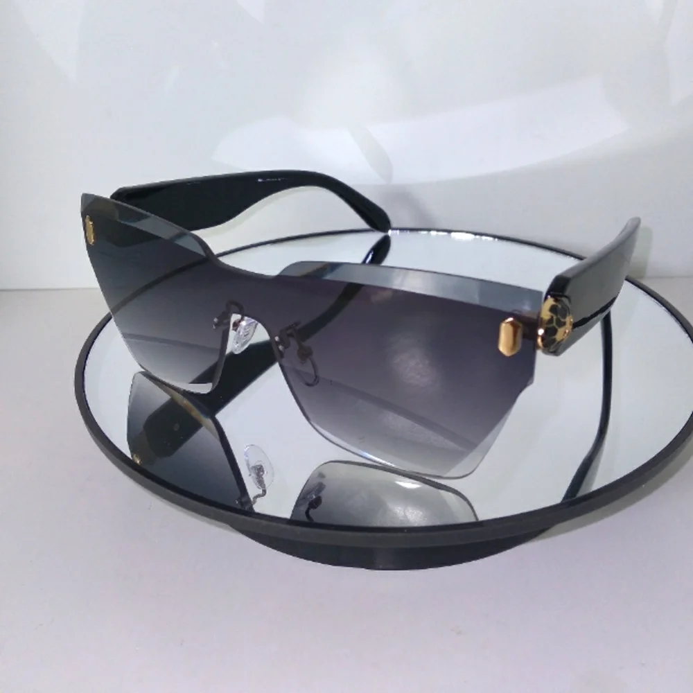 Black/Smoke Grey Gradient Lens Gold & Black Snake Head Design Square Sunglasses - Picture 1 of 6